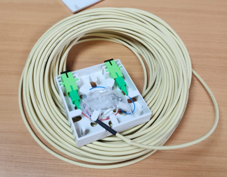 fibra-amarilla Fibra Optica preconectorizada de 2 fibras, LSZH – SC/APC con roseta y conectores (40 ó 60 metros) - Imagen 1